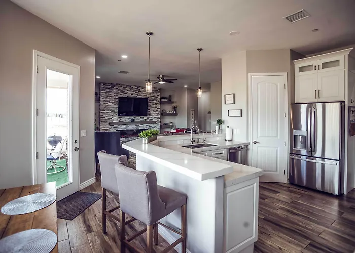 Holiday home 'vistas Bonitas' W/ Patio: 7 Mi To Snowbowl!